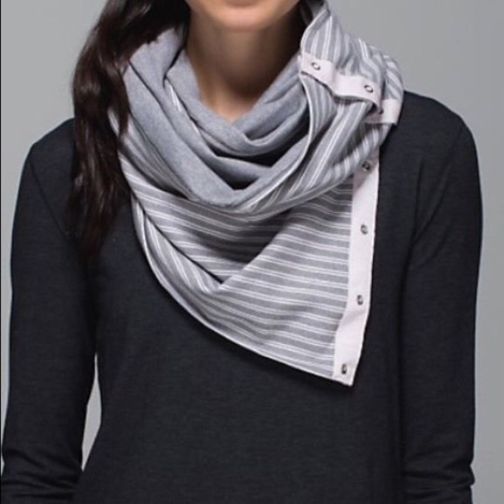 Lululemon vinyasa snap scarf (like one pictured)